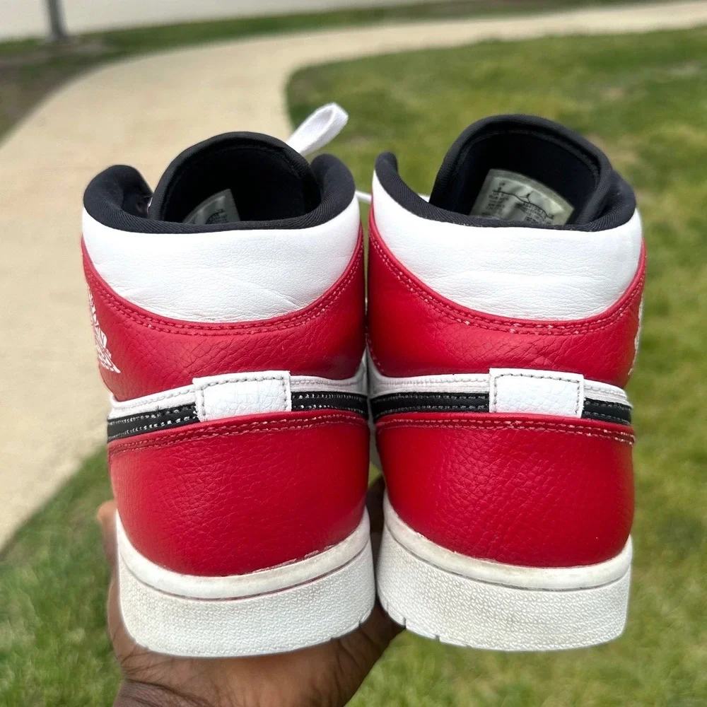 Nike Air Jordan 1 Mid Chicago Athletic Shoes Men's Size 9 White Black Gym Red